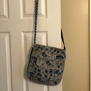 Kavu Expandable Crossbody Purse